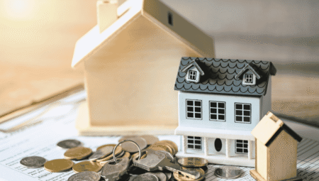Homeowners have record equity and won’t touch it. Loan data explains why 